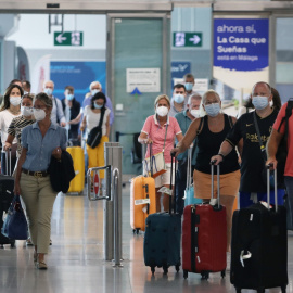 (19/7/2021) Turistas internacionales llegan al aeropuerto de Málaga en julio de 2021 (Archivo).