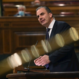 28/01/2021.- El secretario general de Vox, Javier Ortega Smith, interviene durante el pleno extraordinario celebrado este jueves en el Congreso de los Diputados en el que se debaten las enmiendas a la proposición de ley sobre el Consejo General del Poder