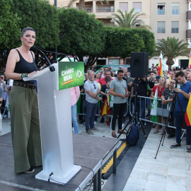 La candidata a la Presidencia de la Junta de Andalucía, Macarena Olona, en un acto de campaña en El Ejido ( Almería). E.P./Rafael González