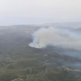 Imatge aèria de l'incendi a Sant Pere de Ribes.