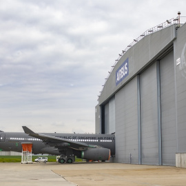 23/06/2022. Un avión en la pista del nuevo campus de Airbus, a 15 de abril de 2021, en Getafe, Madrid