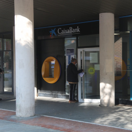 Imagen de una oficina de Caixabank. - ACN