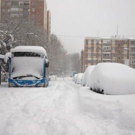 09/01/2021. Vehículos sepultados por la nieve en Madrid. - EFE