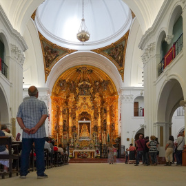 Interior del tempo la Ermita Santuario Nuestra Señora del Rocío.