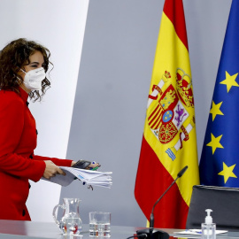 02/02/2021.- La ministra de Hacienda y portavoz del Gobierno, María Jesús Montero, en rueda de prensa tras reunión del Consejo de ministros, hoy en el Palacio de la Moncloa. EFE/ Ballesteros