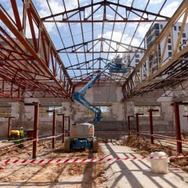 06/2022 - Las obras en el recinto de Can Batlló, en Barcelona, para crear el centro de proyectos cooperativos BLOC4BCN.