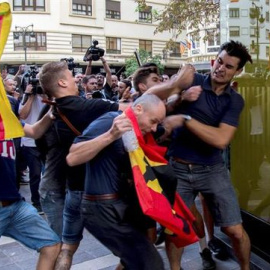 Ultras revientan la manifestación nacionalista del 9 d'Octubre en València / EFE