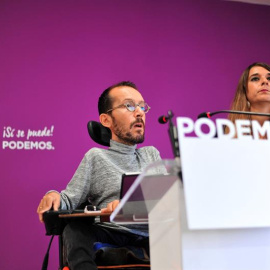 Los portavoces de Podemos Pablo Echenique y Noelia Vera comparecen en rueda de prensa tras el Consejo de Coordinación de la formación. EFE/Diego Pérez Cabeza