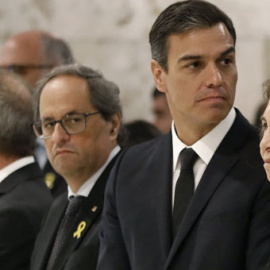 Quim Torra y Pedro Sánchez, en el funeral de la soprano Montserrat Caballé. / ANDREU DALMAU (EFE)