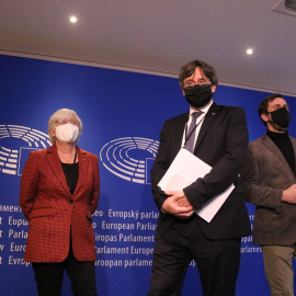 Els eurodiputats Carles Puigdemont, Clara Ponsatí i Toni Comín a l'entrada de la vista pel suplicarori.