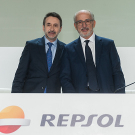 El consejero delegado de Repsol, Josu Jon Imaz (i),  y el presidente de la petrolera, Antoni Brufau, en la junta de accionistas de 2019.