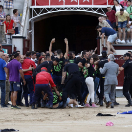 La protesta en el ruedo de Las Ventas de los antitaurinos de Gladiadores por la Paz, el pasado agosto en Madrid. EFE