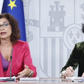 La Ministra d'Hisenda, María Jesúis Montero, i la ministra Portaveu, Isabel Celaá, en la roda de premsa posterior al Consell de Ministres d'aquest dijous. / Europa Press.