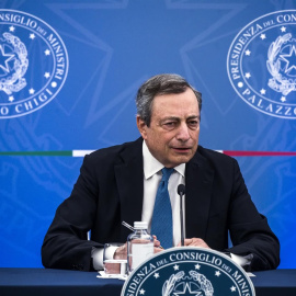 12/07/2022-El primer ministro italiano, Mario Draghi, asiste a una rueda de prensa en el Palacio Chigi, en Roma, Italia, el 12 de julio