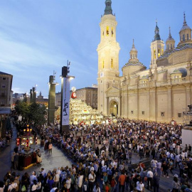 rocesión del Rosario de Cristal, uno de los actos más relevantes de las fiestas del Pilar de Zaragoza, cuyo origen se remonta al siglo XIX. EFE/JAVIER BELVER