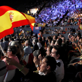 Imagen de los asistentes al acto convocado por Vox en el Palacio de Vistalegre de Madrid. EFE/ Paolo Aguilar