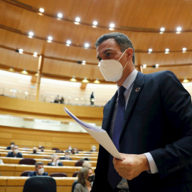 23/02/2021.- El presidente del Gobierno, Pedro Sánchez, tras su intervención en la sesión de control al Gobierno, esta tarde en el Senado. EFE/Mariscal