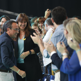 El secretario general de JxCat, Jordi Turull (i), el exconseller de Territorio Josep Rull (2i) y la presidenta del partido, Laura Borràs (3i), durante la segunda jornada del congreso de la formación política este domingo en L'Hospitalet de Llobregat.