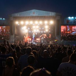 El grupo Love of Lesbian durante su actuación este sábado en la tercera jornada del festival internacional de Benicasim (FIB 2022) que se celebra en la localidad castellonense.