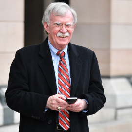 14/07/2022 - El exasesor de Seguridad Nacional de EEUU, John Bolton, sonríe en Westminster, Londres, el 16 de noviembre de 2021.