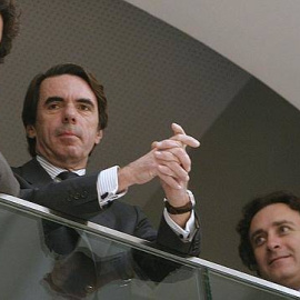 José María Aznar, acompañado de su hijo y de su yerno, Alejandro Agag, en una imagen de archivo. EFE