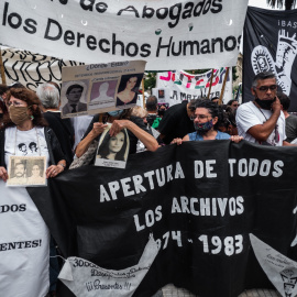 (24/3/2021) Ciudadanos argentinos protestan durante el día  de la Memoria por la Verdad y la Justicia, a 24 de marzo de 2021 (Archivo).