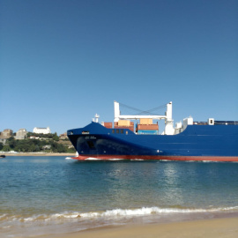 El buque de la naviera pública saudí llega al puerto de santader para recoger una nuea carga de armas. Foto: LA GUERRA EMPIEZA AQUÍ