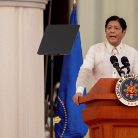 El recién elegido presidente de Filipinas, Marcos Jr., hijo del difunto dictador Ferdinand Marcos, pronuncia un discurso durante la ceremonia de inauguración en el Museo Nacional de Manila, Filipinas, a 30 de junio de 2022.