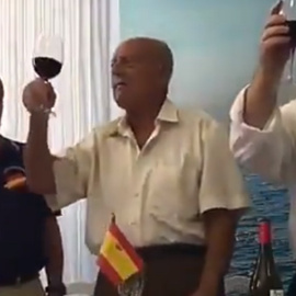 Antonio Tejero presidiendo una comida con guardias civiles el pasado 12 de octubre en Rincón de la Victoria, Málaga.-