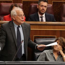 El ministro de Exteriores Josep Borrell, contesta una pregunta durante la sesión de control en el Congreso de los Diputados.- EFE/Ballesteros