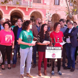 Els impulsors de la ILP per la Llei catalana contra els desnonaments, suspesa pel TC, fan una roda de premsa a les portes del Parlament català per demanar la retirada del recurs per part del govern central i l'aplicació efectiva de la llei. Marc Font