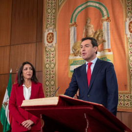 El nuevo presidente de la Junta de Andalucía, Juanma Moreno, durante el acto de toma posesión donde ha jurado su cargo en el Parlamento andaluz en Sevilla. EFE/Julio Muñoz