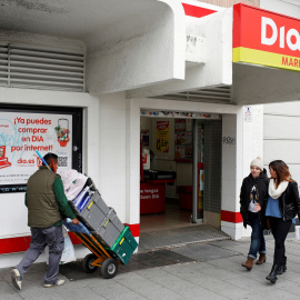 Un supermercado de la cadena Dia, en el centro de Madrid. REUTERS/Juan Medina