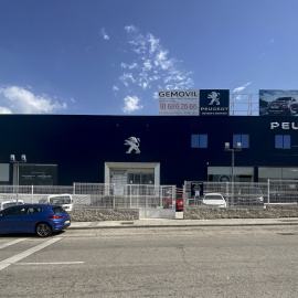 Concesionario de Peugeot en la Ciudad del Automóvil de Leganés, Madrid, a 4 de mayo de 2020.