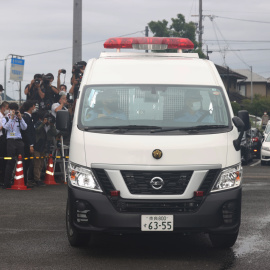 Un vehículo policial transporta a Tetsuya Yamagami, el sospechoso que disparó al ex primer ministro japonés Shinzo Abe.- EFE/EPA/JIJI PRESS JAPAN OUT EDITORIAL USE ONLY