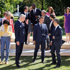 El Presidente Emmanuel Macron con los ministros de su Gobierno en el Palacio Presidencial del Elíseo en París.- EFE/EPA/LUDOVIC MARIN