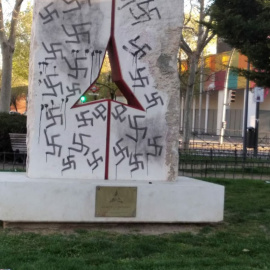 El monumento dedicado a las Brigadas Internacionales en Vicálvaro vandalizado.