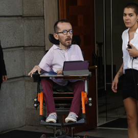 Pablo Echenique, portavoz de Unidas Podemos en el Congreso de los Diputados, ofreciendo declaraciones a los medios.