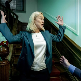 Sigrid Kaag, líder del partido Demócratas 66 y principal candidata de su partido, habla con los medios de comunicación tras los resultados de las elecciones parlamentarias.