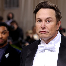 10/08/2022 El consejero delegado de la firma automovilística Tesla, Elon musk en su llegada a la Met Gala, a 2 de mayo de 2022, en Nueva York.