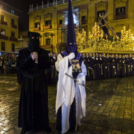 Foto de archivo de un preso indultado en la procesión de Jesús El Rico de Málaga. / EFE