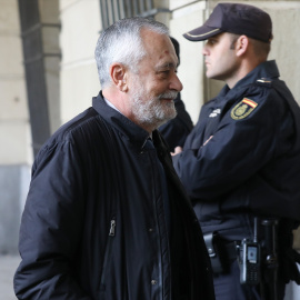 17/8/22 El expresidente andaluz, llegando a la Audiencia de Sevilla en una de las sesiones del juicio, en una imagen de 2019.