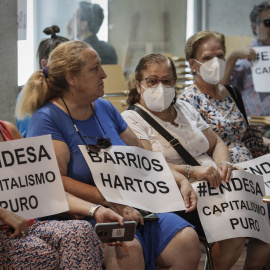 03/08/2022 Vecinos de la barriada de La Plata de Sevilla continúan este miércoles el encierro que mantienen desde hace una semana en el Centro Cívico en protesta por los cortes de luz que sufren durante todo el verano, a 3 de agosto de 2022, en Sevilla