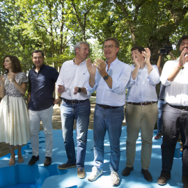 El presidente del Partido Popular, Alberto Núñez Feijóo, junto a Juanma Moreno, Alfonso Rueda, Isabel Díaz Ayuso, Alfonso Fernández Mañueco y Fernando López Miras.