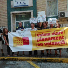 Concentración en el centro de salud de la Plataforma per la Llengua País Valencià