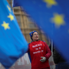 Protestas contra el brexit a las afueras del Parlamento británico. REUTERS/Simon Dawson