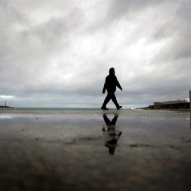 Alerta naranja por fenómenos costeros, viento y lluvia, que afectarán sobre todo a Galicia, Asturias, País Vasco y Cantabria. / EFE