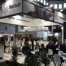 Stand de la promotora inmobiliaria Neinor Homes en la feria sectorial Barcelona Meeting Point.