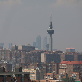 16/08/2022 Una vista muestra el humo que rodea Madrid, España, debido a los fuertes vientos provenientes de un incendio forestal a 300 km de distancia en Portugal.