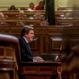 El ministro de Inclusión, Seguridad Social y Migraciones, José Luis Escrivá, defiende en la tribuna del Congreso de los Diputados el decreto ley con el nuevo sistema de cotización de los autónomos. E.P./Ricardo Rubio